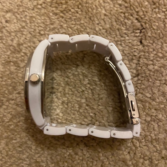 WHITE FOSSIL CRYSTAL WATCH! - Picture 3 of 4